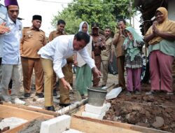 Moch.Maesyal Rasyid Letakkan Batu Pertama Pembangunan RTLH di Kecamatan Sindang Jaya