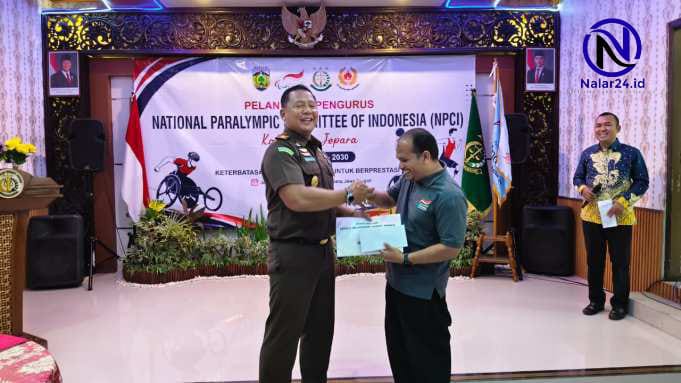 asrori terima sk npci jepara dari kajari