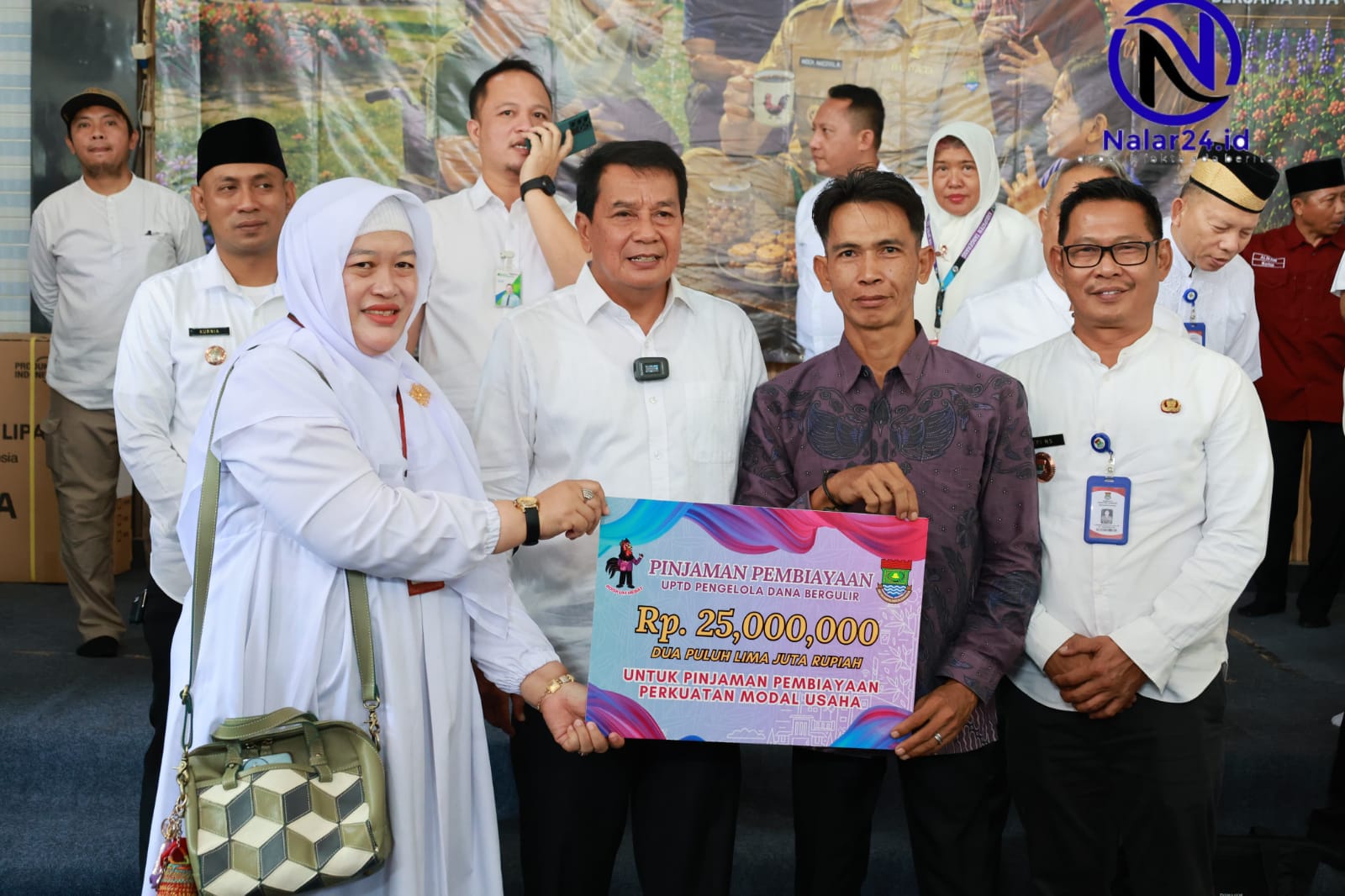 Bupati Tangerang serahkan pinjaman pembiayaan Rp25 juta untuk penyandang disabilitas
