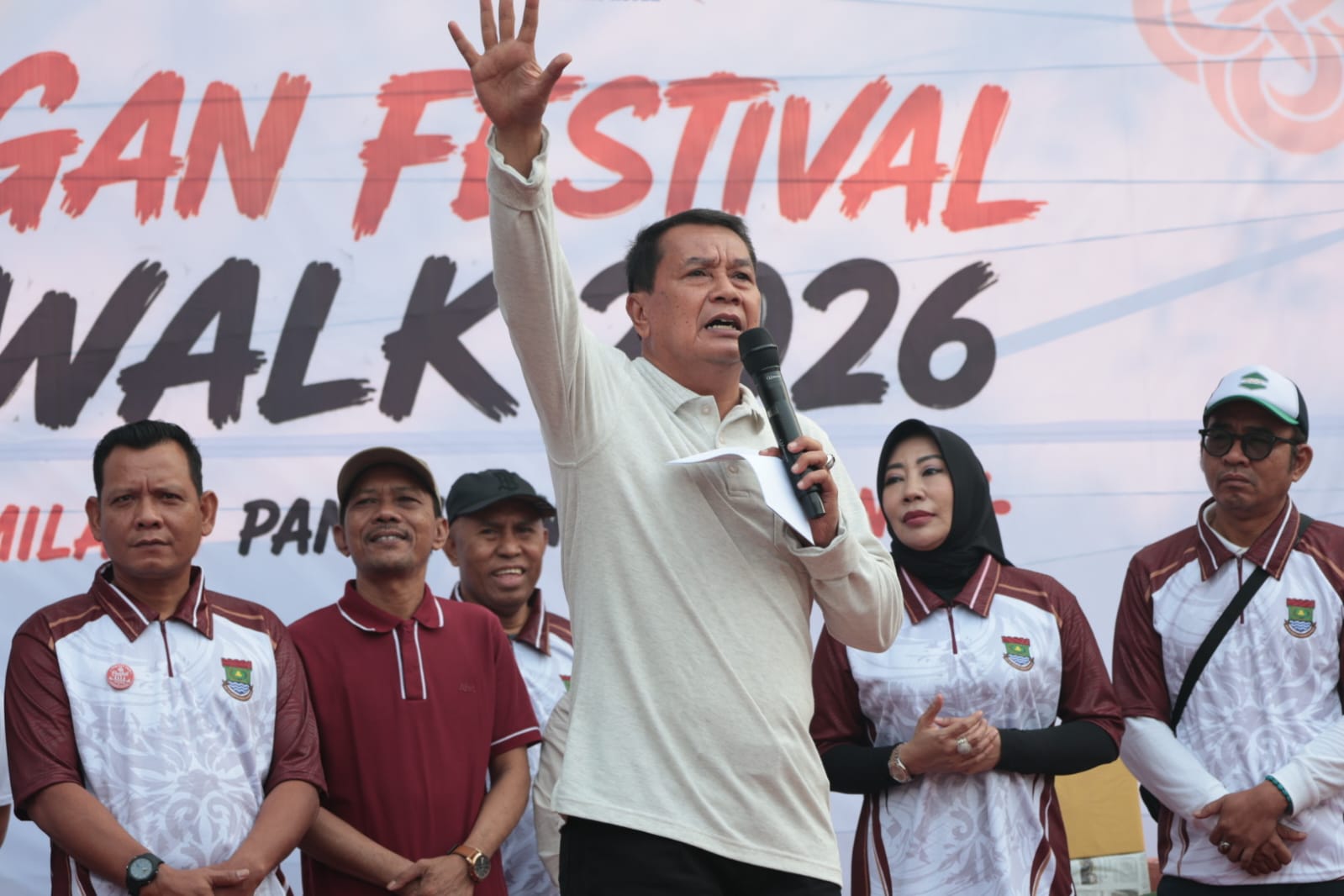 Bupati Tangerang Maesyal Rasyid lepas peserta Fun Walk Panongan