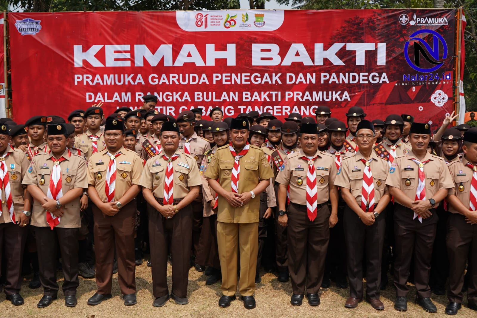 Foto bersama Bupati Maesyal dan peserta Kemah Bakti Pramuka Tangerang