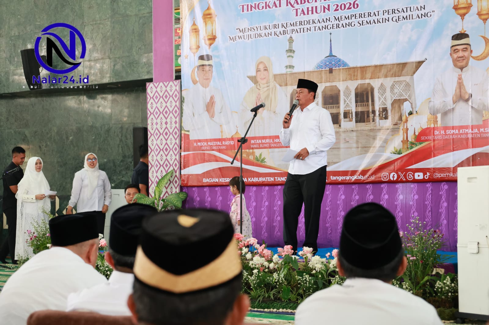 Bupati Tangerang Moch Maesyal Rasyid menyampaikan sambutan pada kegiatan Tasyakuran HUT ke-81 Kemerdekaan RI di Masjid Agung Al-Amjad Kabupaten Tangerang`