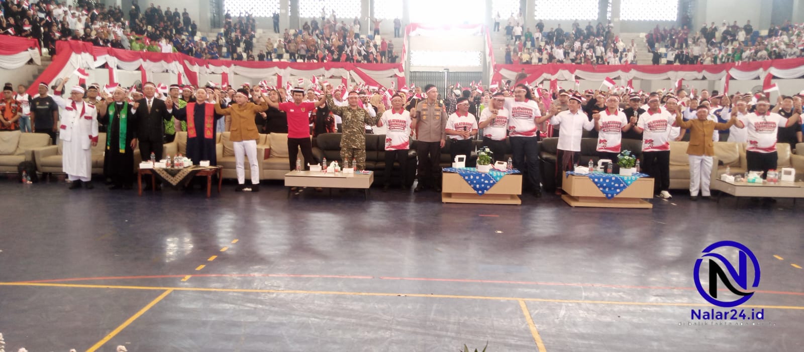 Walikota Tangerang Sachrudin bersama Forkopimda dan tokoh masyarakat foto bersama di acara Silaturahmi Kebangsaan GOR Nambo