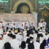 1.000 Jemaah Haji Tangerang Raya Padati Masjid Al Azhom, Wamen Haji: Kunci Haji Mabrur Sabar dan Ikhlas Alternatif: Pengajian Akbar Jemaah Haji di Al Azhom, Wamen Haji Tekankan Ukhuwah dan Istiqomah