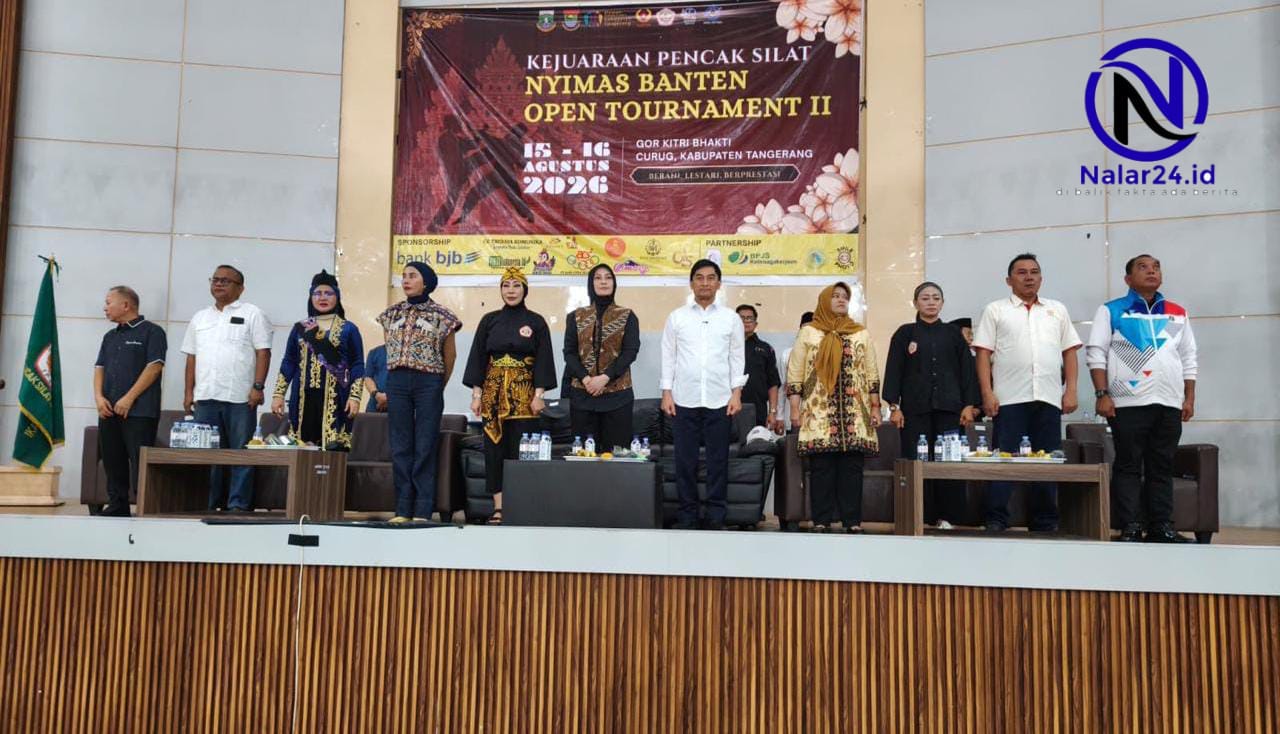 Suasana pembukaan Kejuaraan Pencak Silat Nyimas Banten Open Tournament II di GOR Kitri Bhakti Curug Kabupaten Tangerang