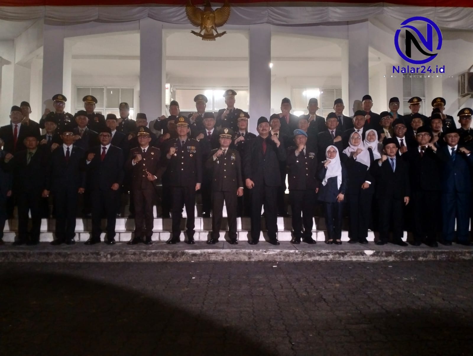 Foto bersama Forkopimda Kota Tangerang usai Upacara Renungan Suci HUT RI ke-81 di TMP Taruna Minggu (16/08/2026)