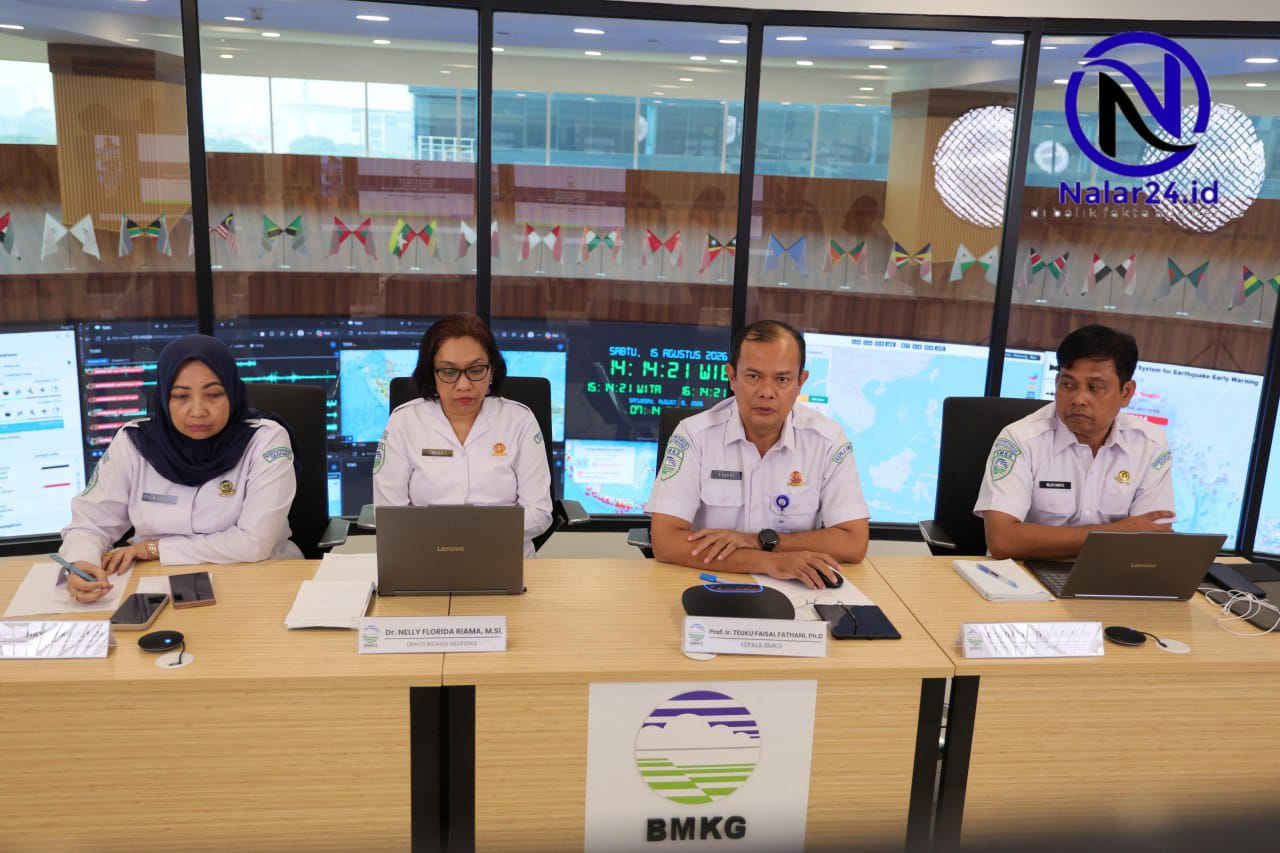 Jajaran BMKG dipimpin Prof Teuku Faisal Fathani saat memberi penjelasan terkait survei pascagempa di Flores NTT`