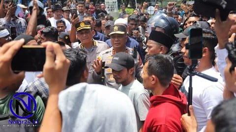 Aparat TNI-Polri mengamankan situasi kericuhan saat zikir dan doa bersama HDA ke-21 di Masjid Raya Baiturrahman Banda Aceh