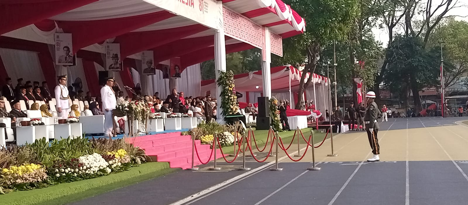 Wawali Maryono pimpin upacara penurunan bendera di Kota Tangerang