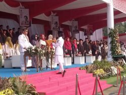 Khidmat dan Haru, Wawali Maryono Pimpin Penurunan Bendera HUT RI ke-81 di Lapangan A. Yani