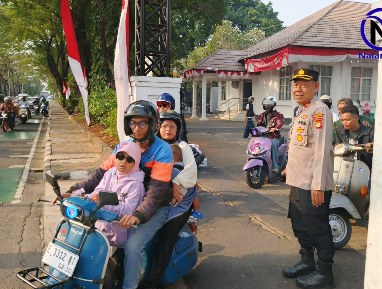 Konvoi scooteris Kota Tangerang di jalanan Kota Tangerang