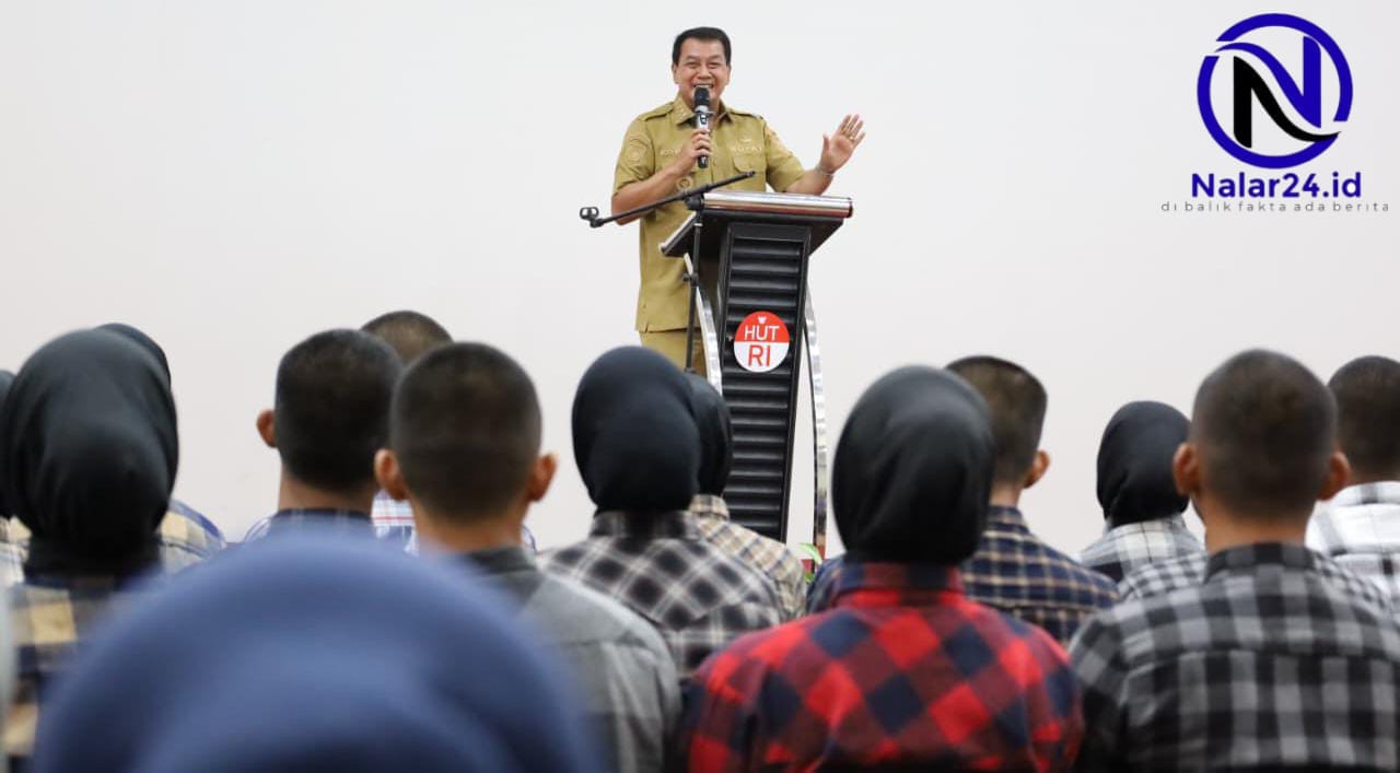 Bupati Tangerang Maesyal Rasyid berpidato di depan Paskibraka Kabupaten Tangerang