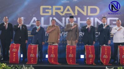 Bupati Maesyal dan para tamu undangan potong pita peresmian hangar VTDI