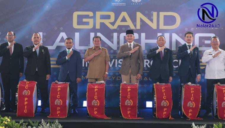 Bupati Maesyal dan para tamu undangan potong pita peresmian hangar VTDI