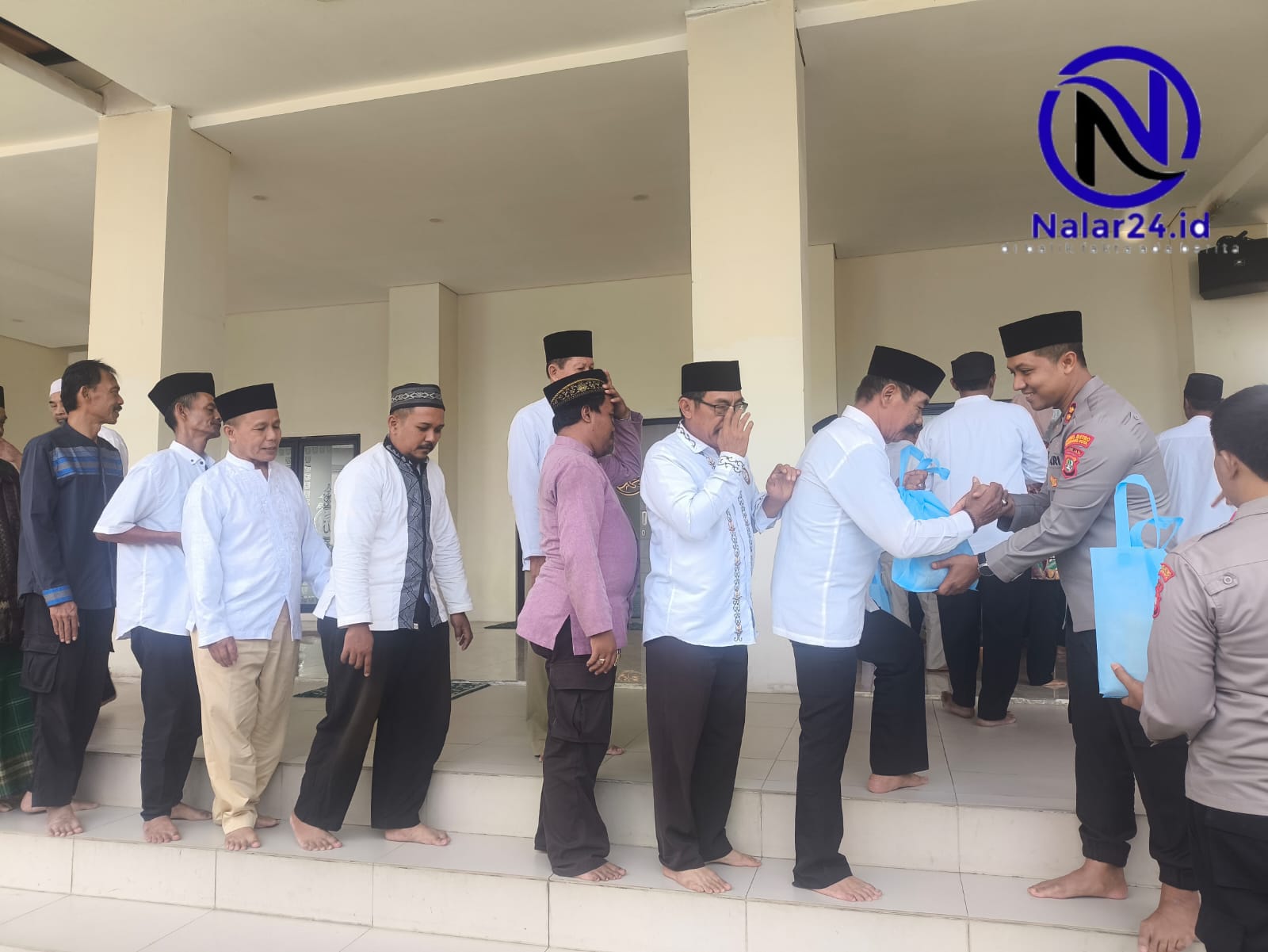 Kebersamaan dengan masyarakat kunci jaga kamtibmas