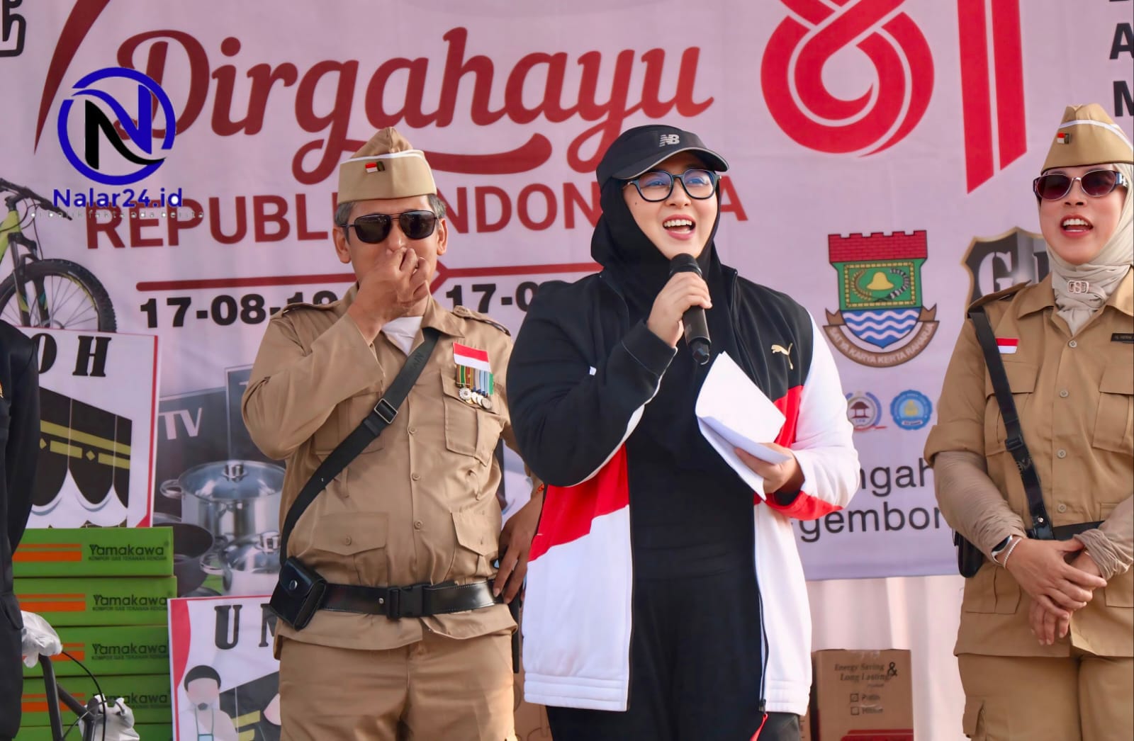 Wakil Bupati Tangerang Intan Nurul Hikmah berpidato di depan warga Desa Gembong saat peringatan HUT ke 81 Kemerdekaan RI