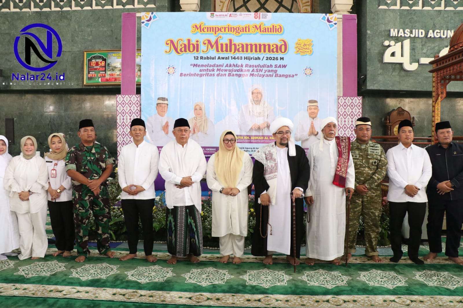 Barisan ASN Pemkab Tangerang mengenakan baju putih mengikuti peringatan Maulid Nabi dengan khidmat