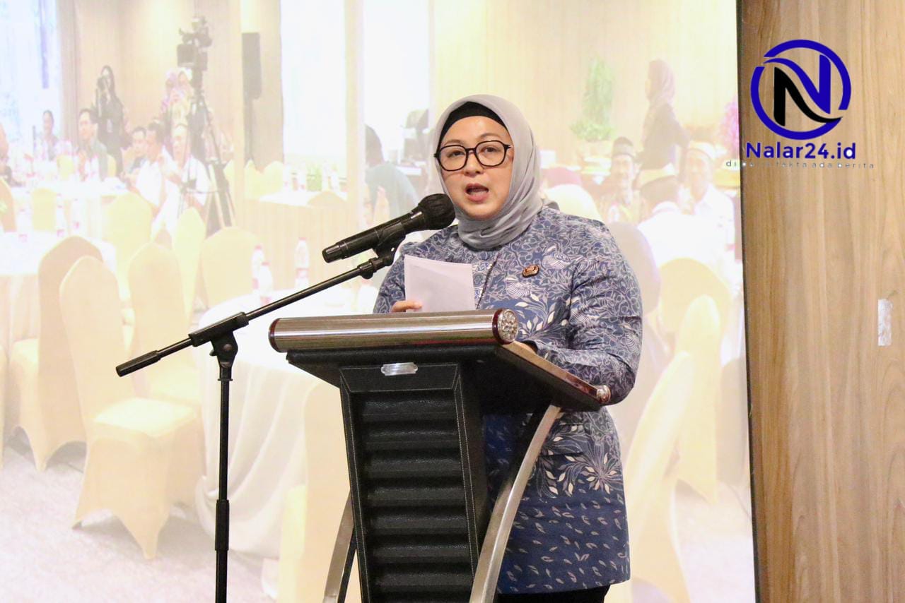 Wakil Bupati Tangerang Intan berpidato di podium saat diskusi GATI