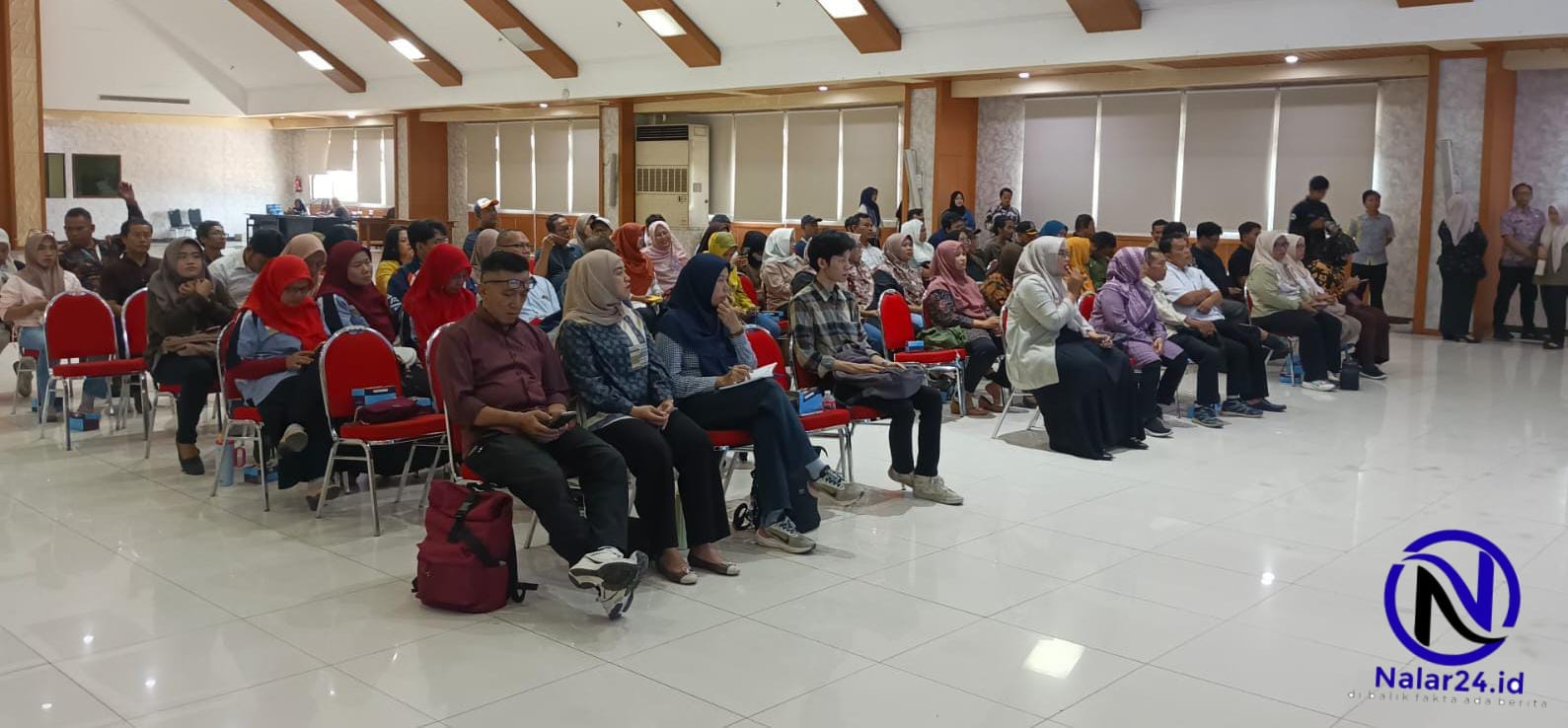 Puluhan anggota KIM duduk di Ruang Al Amanah mengikuti pelatihan AI