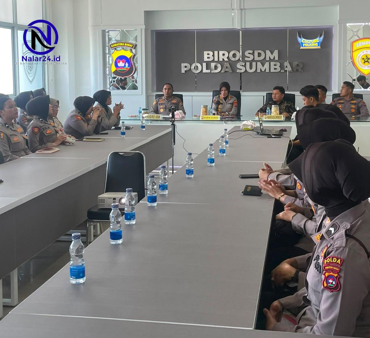 Narasumber menyampaikan materi di depan peserta Polri Belajar Polda Sumbar