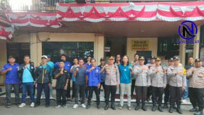 Kapolsek Tangerang dan peserta apel Sabuk Kamtibmas berfoto bersama di depan Mapolsek