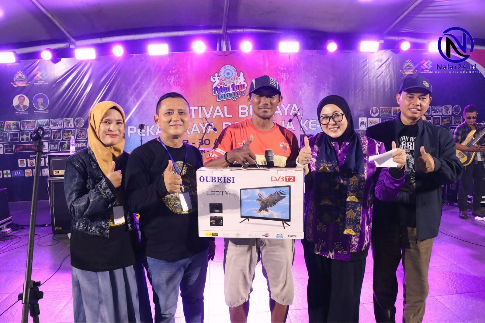Wabup Intan serahkan hadiah TV