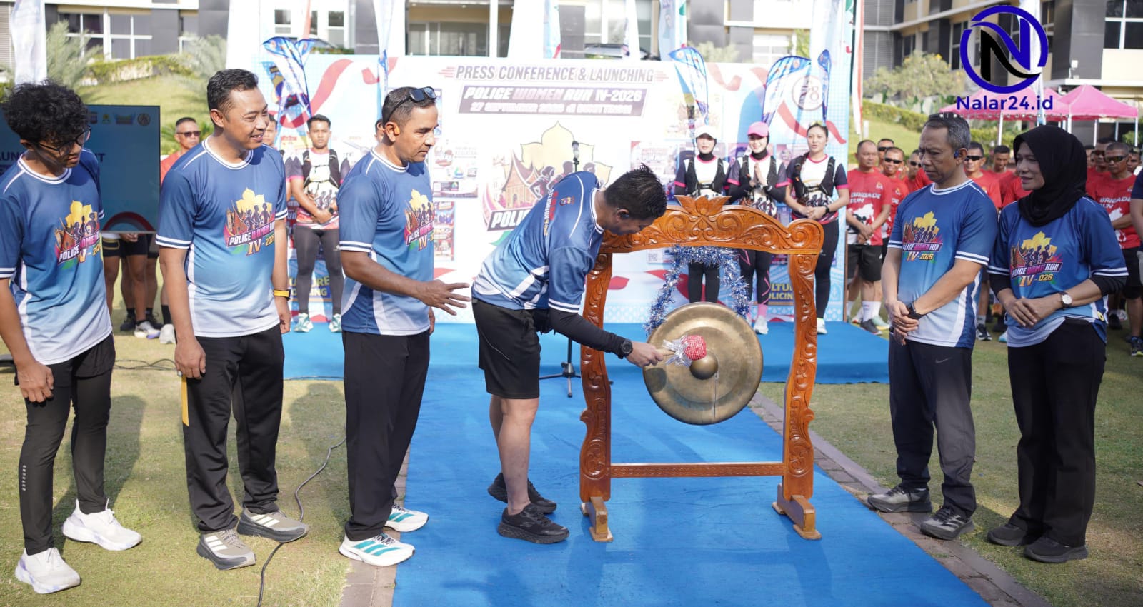 Wakapolda Sumbar Brigjen Pol Solihin memukul gong