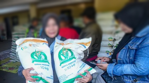 penyaluran bantuan pangan beras bulog 10 kg