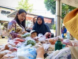 Warga Jatiuwung Borong Sembako Murah di Gerakan Pangan Murah HUT ke-81 RI