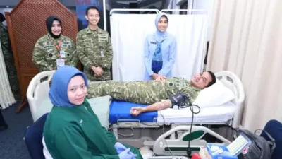 Kasau Marsekal Tonny Harjono donor darah di Gedung Suharnoko Harbani Denmabesau