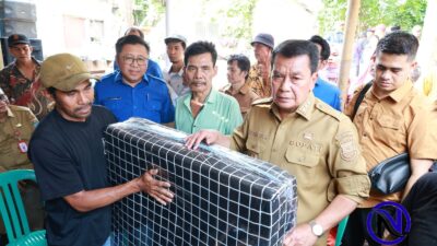 Bupati Maesyal Sambangi Keluarga Korban Pohon Tumbang di Teluknaga, Bantu Sembako dan Hunian Sementara