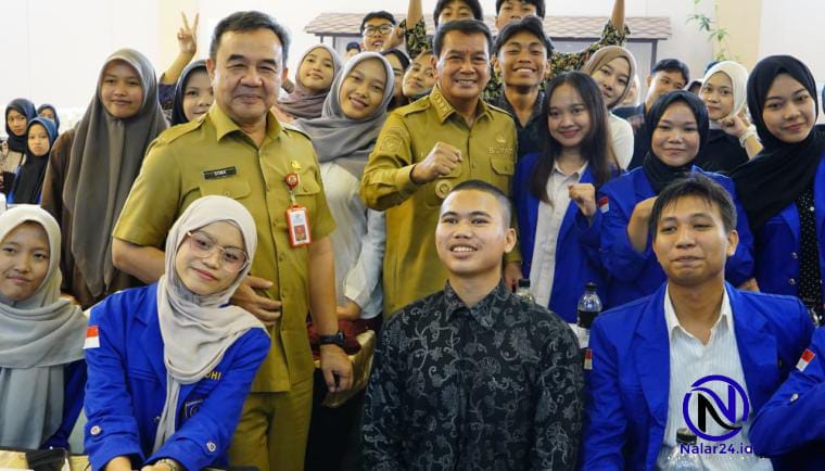 Bupati Tangerang foto bersama 1075 penerima Beasiswa dan sekda Soma Tangerang Gemilang di Hotel Yasmin