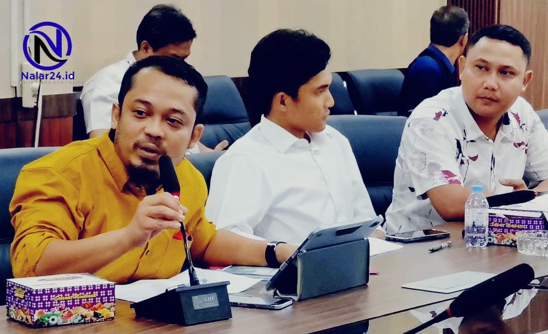 Founder ANRI Anti Korupsi Anri Situmeang berbicara dalam RDP proyek Hutan Bambu Cisoka di DPRD Kabupaten Tangerang