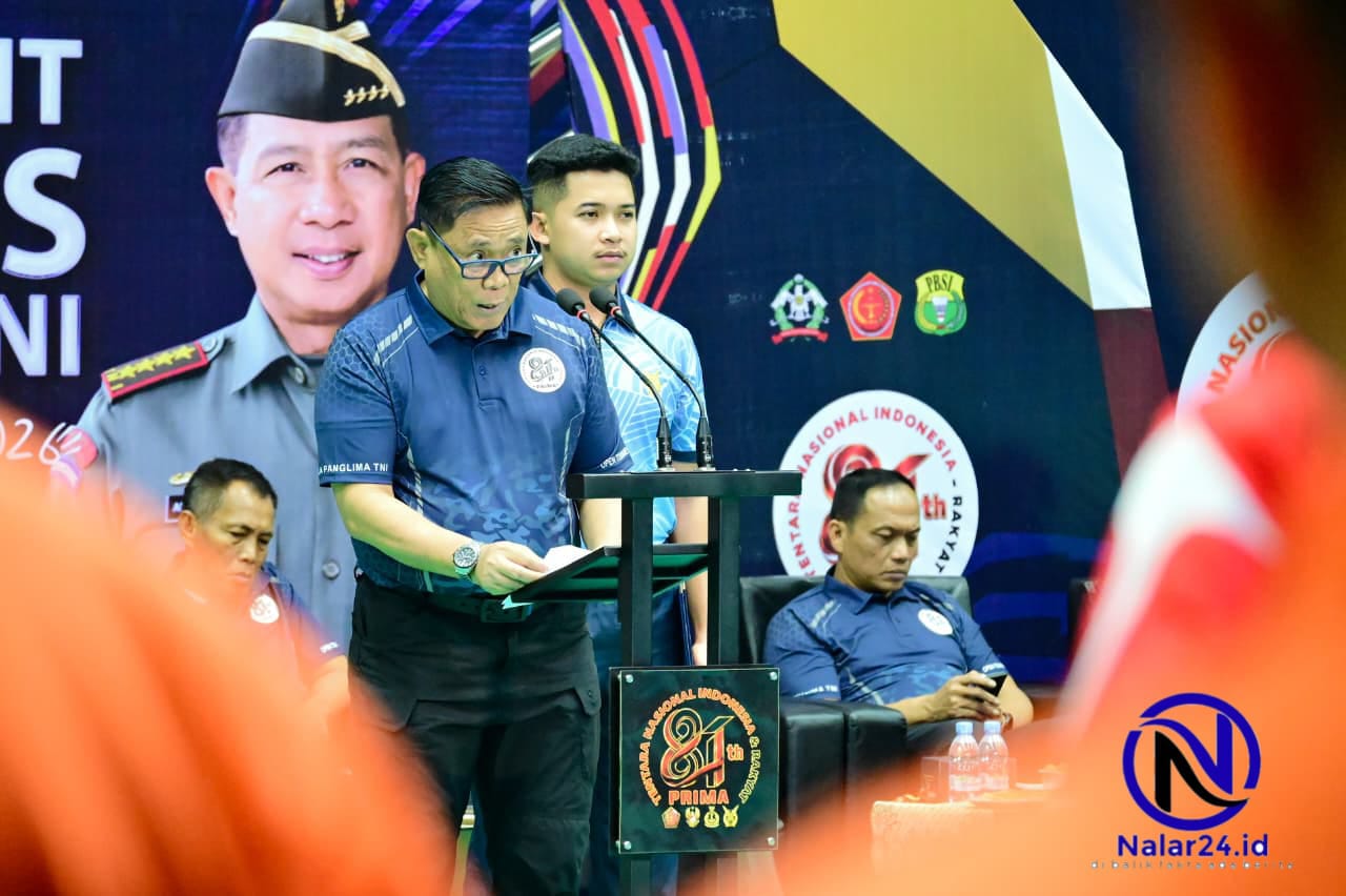 Wadan Koharmatau Marsma TNI Andy S. Pambudi membacakan sambutan Panglima TNI pada pembukaan Open Tournament Bulutangkis Piala Panglima TNI