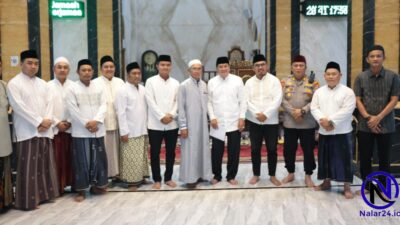 Bupati Tangerang Moch Maesyal Rasyid foto bersama di Masjid Nurul Yaqien peringatan Maulid Nabi
