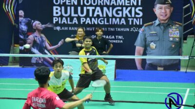 Atlet bertanding bulu tangkis Piala Panglima TNI 2026 Bandung