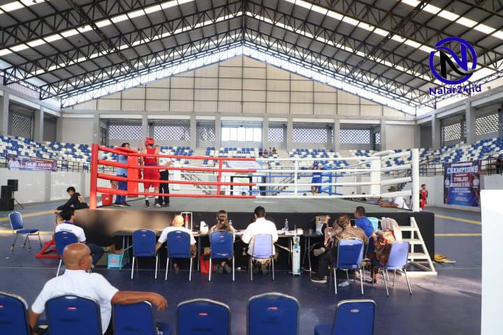 Suasana ring tinju Kejuaraan Antar Sasana di GOR Nambo Jaya Tangerang