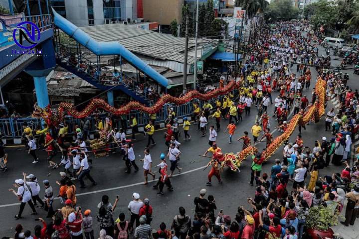 Kirab Budaya Kota Tangerang atraksi liong di jalan