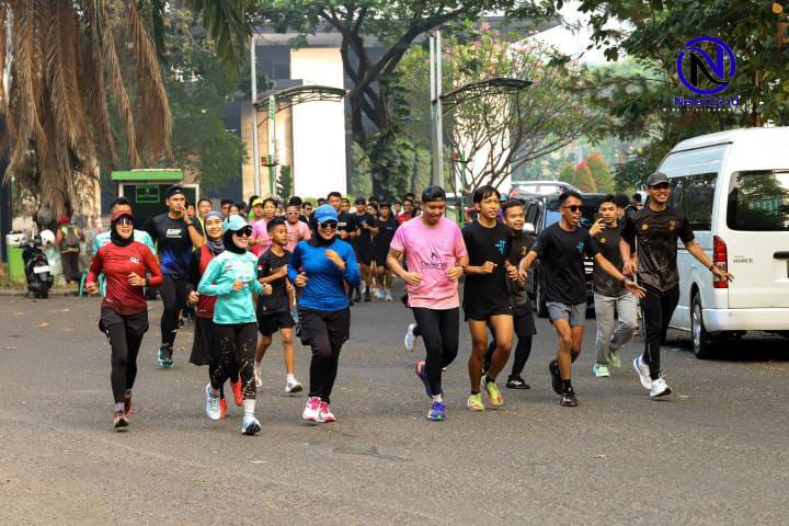 Peserta Tangerang 10K berlari di jalan Kota Tangerang