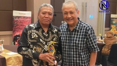 Dadang Rachmat terima penghargaan Tokoh Pers Tangguh dari AMKI