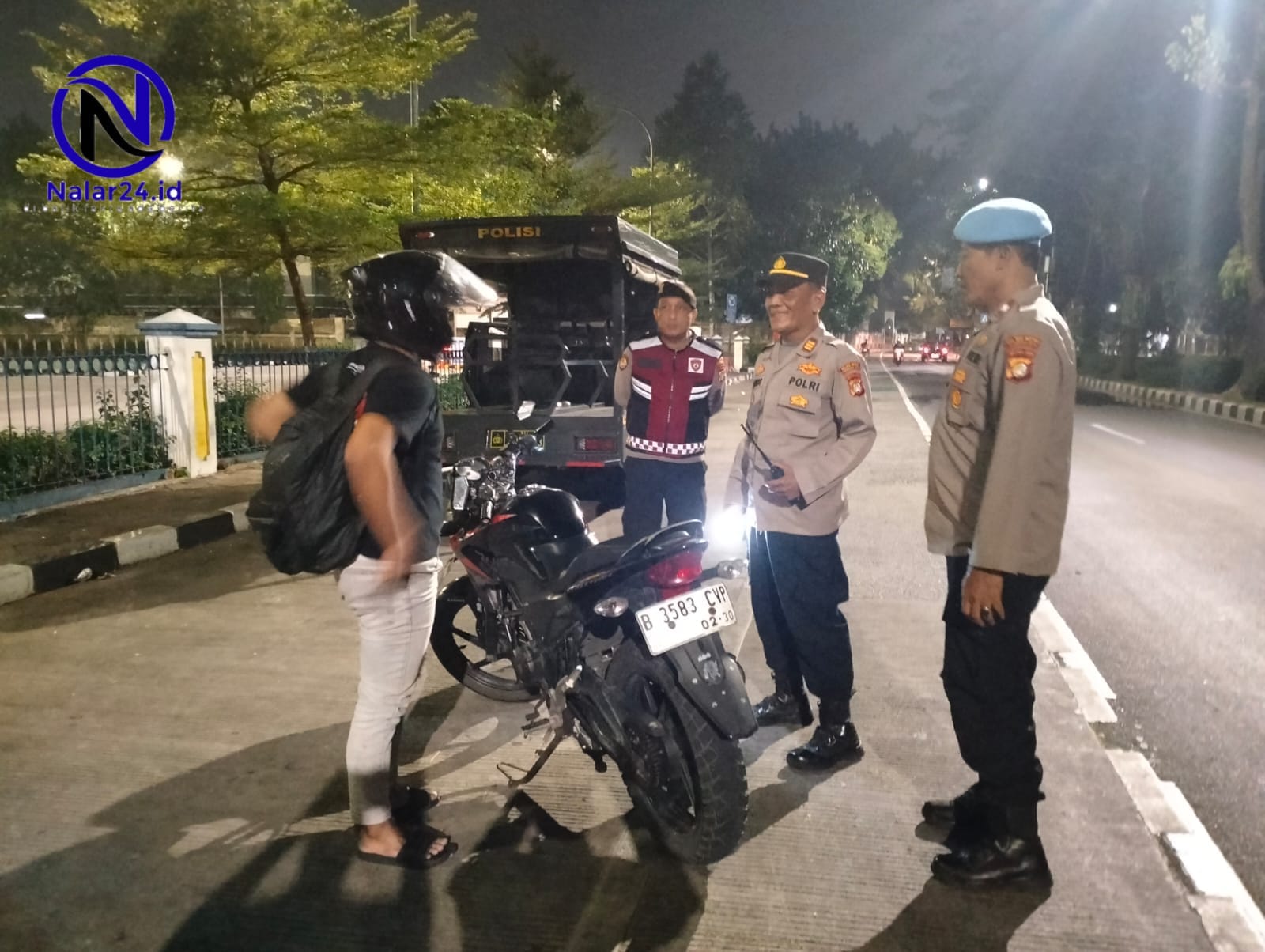 Petugas Polsek Periksa Kendaraan di Operasi Stasioner