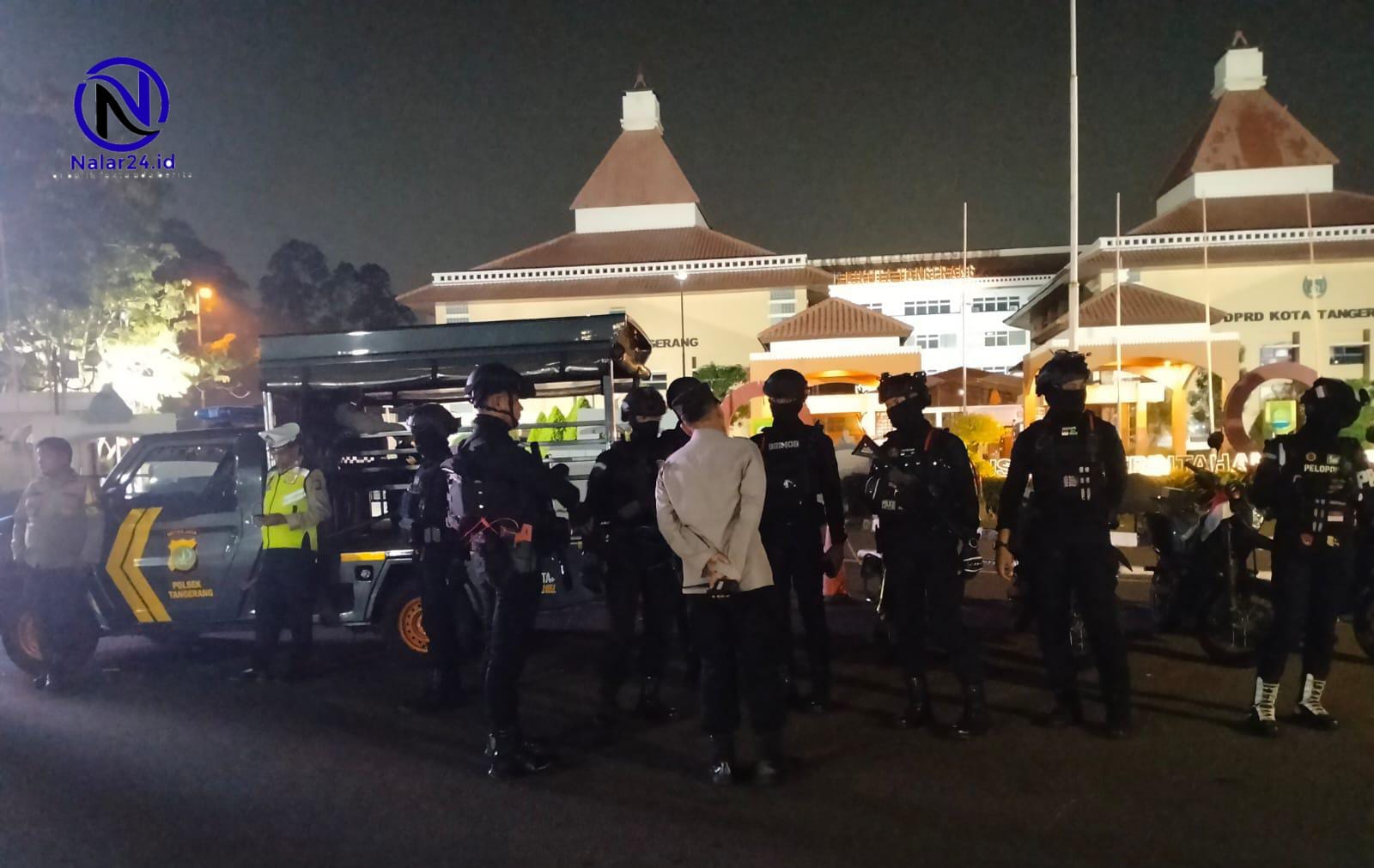 Personel Gabungan Polsek dan Brimob Patroli di Kawasan Puspem