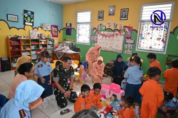 Danlanud ASH siswa TK Angkasa belajar