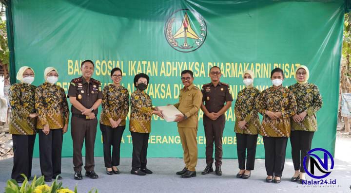 Wali Kota Sachrudin Terima Bantuan Simbolis dari IAD Pusat di Neglasari