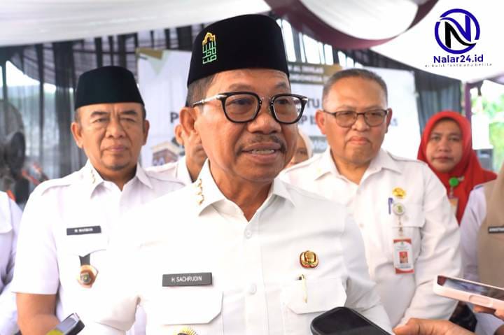Wali Kota Tangerang Sachrudin memberikan keterangan terkait perpanjangan PJJ di lokasi uji emisi