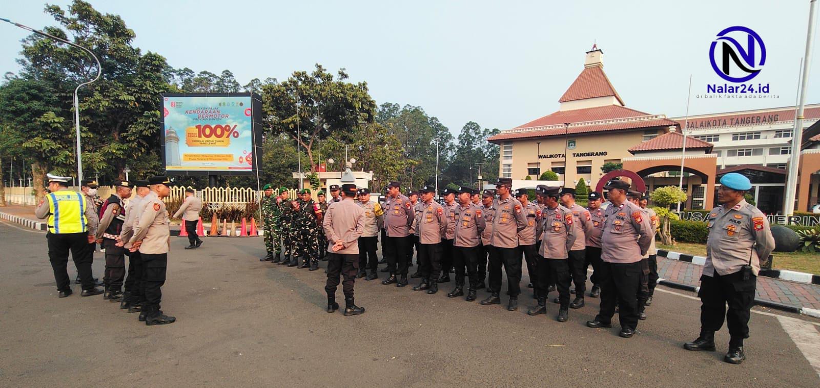 Personel gabungan TNI Polri Satpol PP apel pengamanan aksi buruh di Puspemkot Tangerang