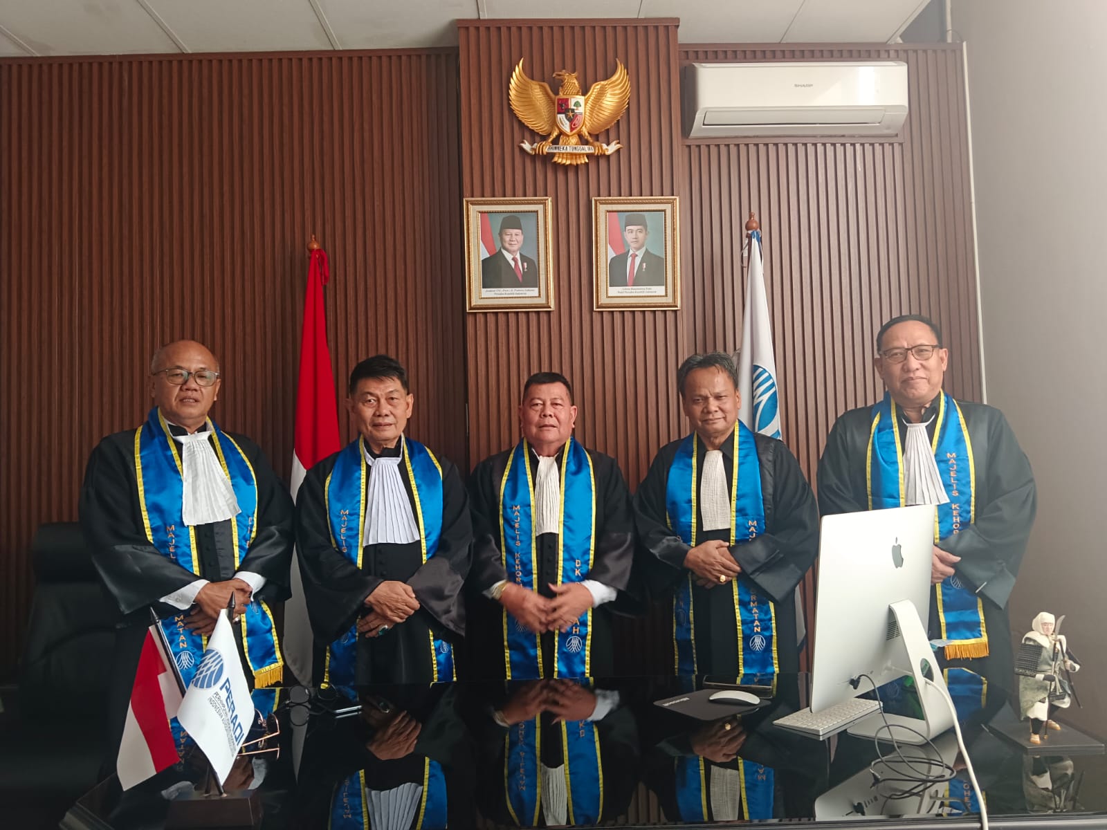 Foto bersama pengurus DKD dan DPC PERADI Tangerang`