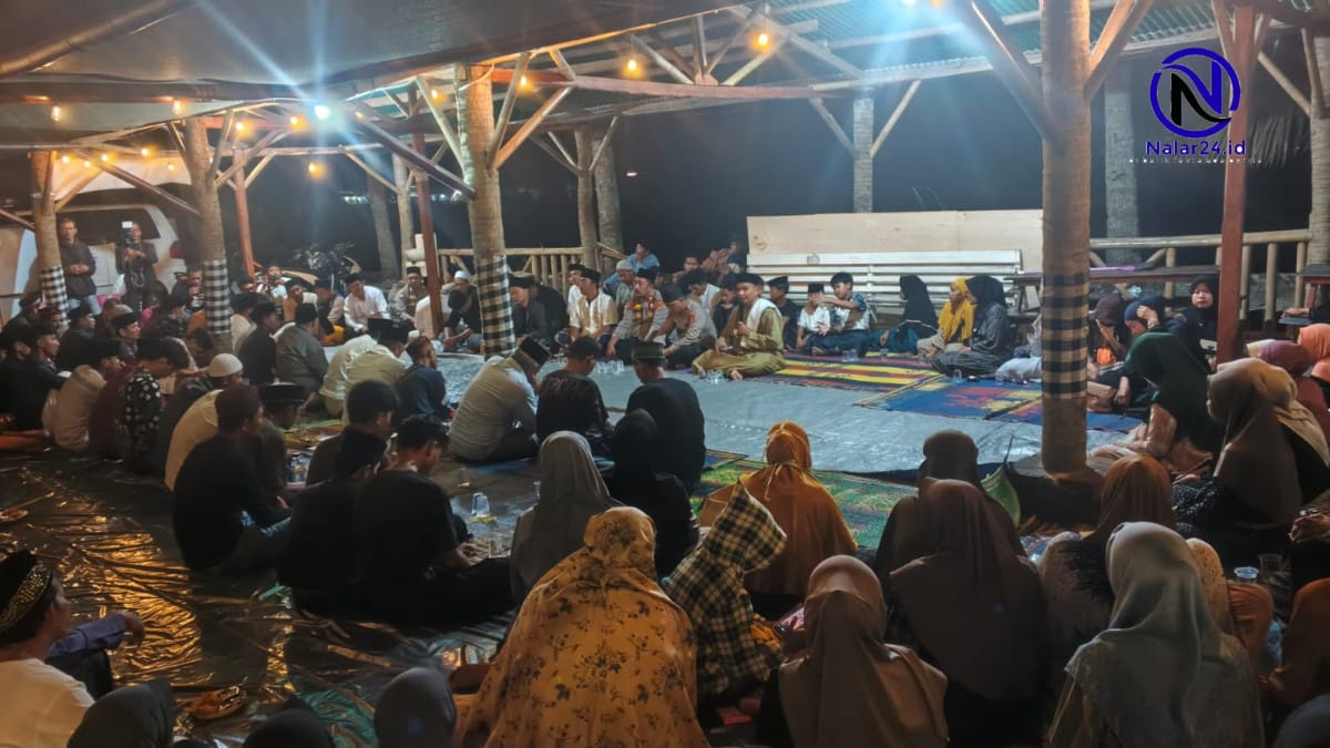 Warga Desa Sukarame Carita gelar doa bersama di Dermaga Marina untuk korban hilang di Selat Sunda