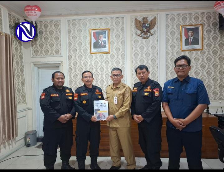Ketua Senkom Mitra Polri Kota Tangerang Drs Pranowo audiensi ke Kesbangpol
