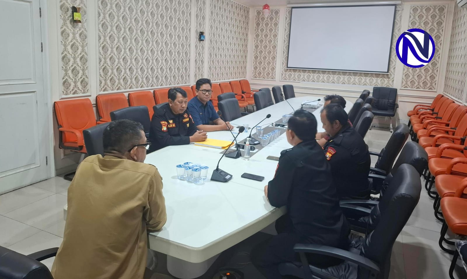 Kaban Kesbangpol Kota Tangerang Wawan Fauzi apresias menerima laporan kinerja kegiatan Senkom Mitra Polri